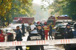 Elevii din liceul Dimitrie Bolintineanu se întorc la cursuri online: Ce au anunțat autoritățile după explozia care a avut loc la un bloc din Rahova Elevii din liceul Dimitrie Bolintineanu se întorc la cursuri online: Ce au anunțat autoritățile după explozia care a avut loc la un bloc din Rahova